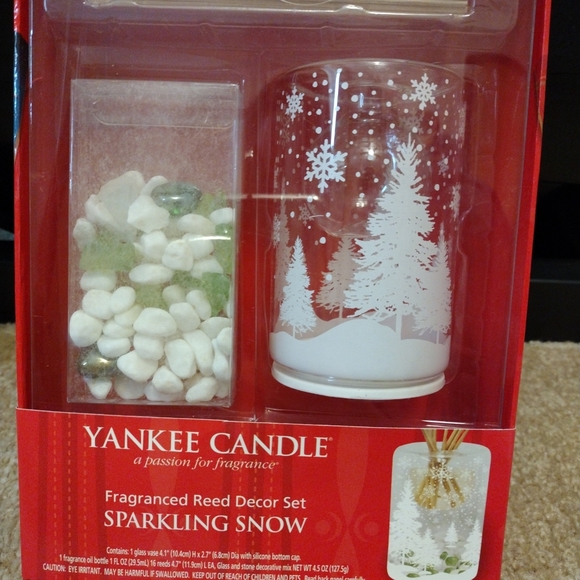 2010 Yankee Candle Christmas Sparkling Snow Fragranced Reed Decor Set NEW.